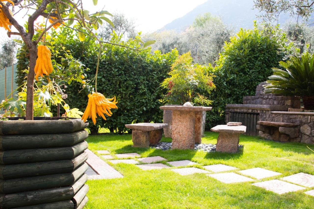 Guesthouse "Villa Tamas" Limone sul Garda Exterior foto
